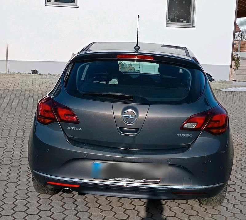 Gebraucht Opel Astra Edition 150 PS (110 kW) 2014 Grau Kleinwagen