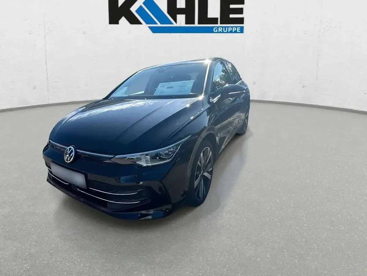 Gebraucht VW Golf VIII Comfortline 150 PS (110 kW) 2025 Grenadillschwarz metallic Limousine