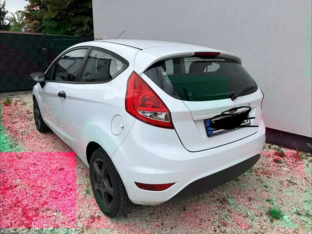Gebraucht Ford Fiesta Ambiente 60 PS (44 kW) 2012 Weiß Kleinwagen