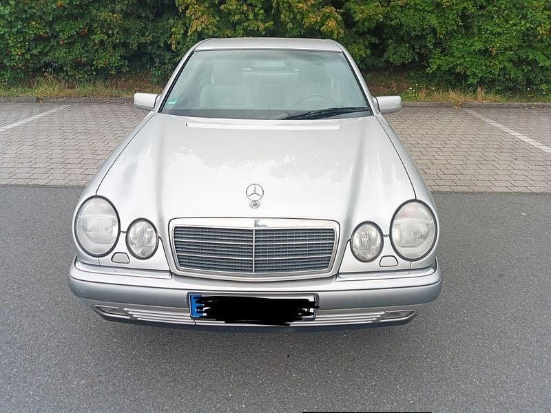 Gebraucht Mercedes E320 Elegance 224 PS (164 kW) 1998 Silber Limousine