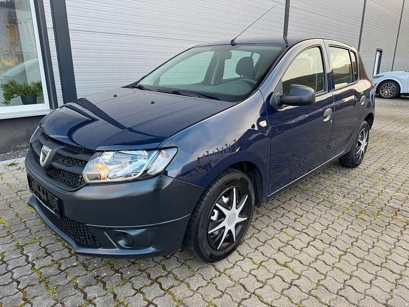 Blau Gebraucht 2014 Dacia Sandero Essentiel Limousine | 3.990 € (Fairer Preis) - Bild 1/4