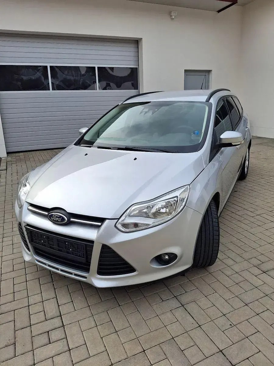 Gebraucht Ford Focus Trend 116 PS (85 kW) 2011 Silber Kombi