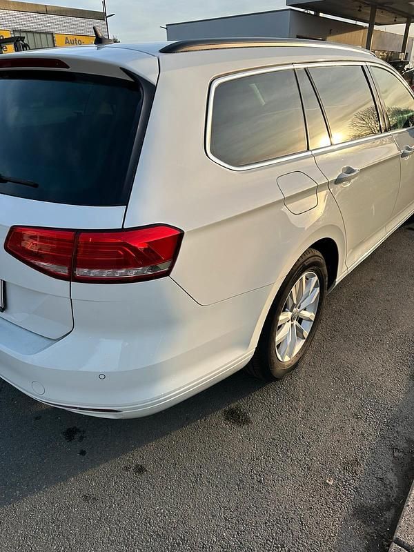 Używany VW Passat 150 KM (110 kW) 2018 Biały Kombi