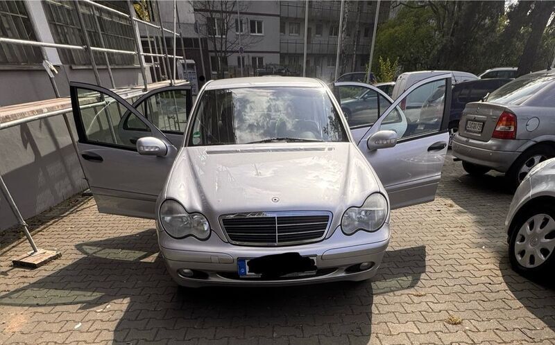 Silber Gebraucht 2002 Mercedes C180 Classic Limousine | 5.550 € (Teuer) - Bild 1/4