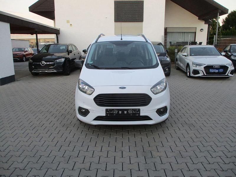 Gebraucht Ford Tourneo Courier 101 PS (74 kW) 2021 Weiß Van / Kleinbus