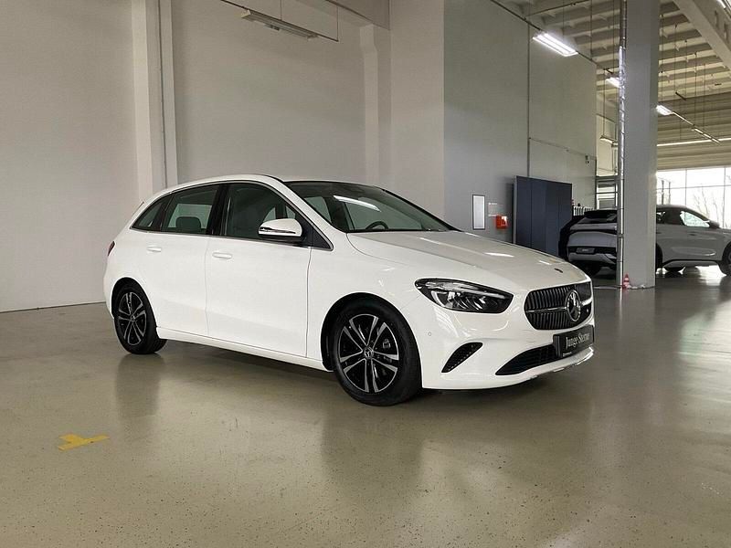 Gebraucht Mercedes B200 163 PS (119 kW) 2024 Unilack polarweiß Van / Kleinbus