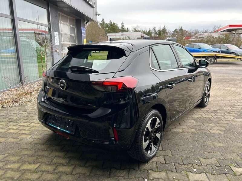 Gebraucht Opel Corsa-e Elegance 100 kW (136 PS) 2024 Lackierung schwarz perla nera/typ aussenverkleidung metalliclackierung Kleinwagen
