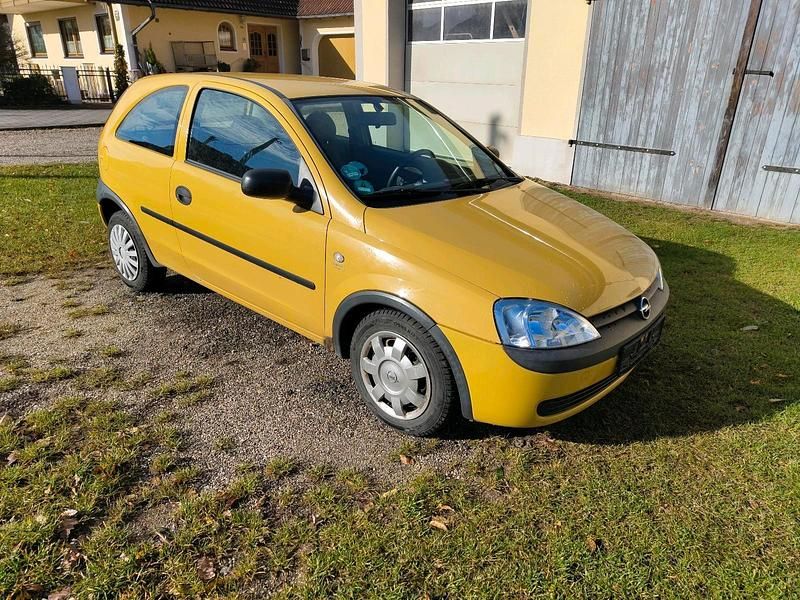 Gelb Gebraucht 2001 Opel Corsa Kleinwagen | 625 € - Bild 1/4