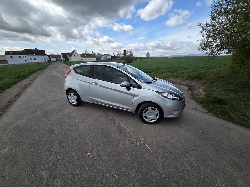 Gebraucht Ford Fiesta 60 PS (44 kW) 2010 Silber Kleinwagen