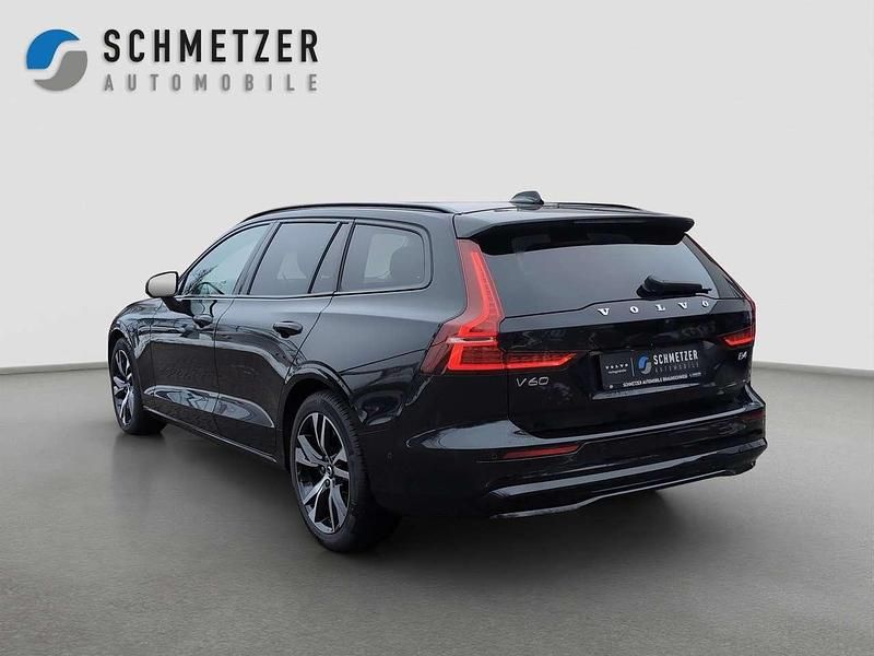 Gebraucht Volvo V60 Plus 197 PS (144 kW) 2024 Onyx black Kombi