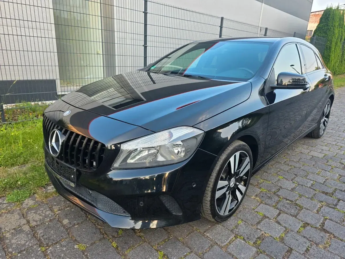 Gebraucht Mercedes A200 136 PS (100 kW) 2015 Schwarz Kleinwagen