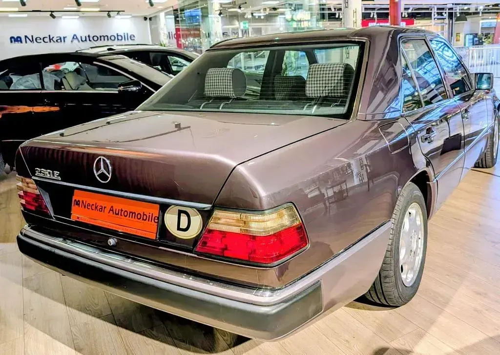 Gebraucht Mercedes 230 132 PS (97 kW) 1992 Limousine