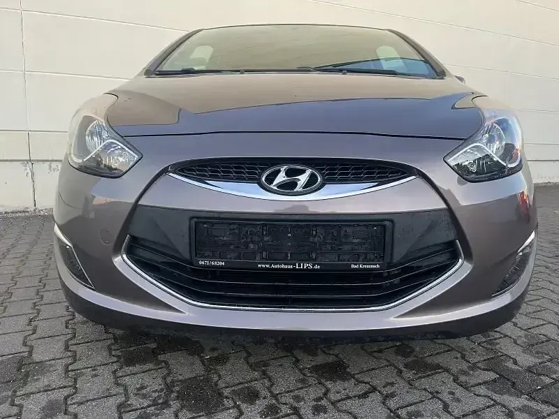 Gebraucht Hyundai ix20 Classic 90 PS (66 kW) 2012 Braun Kleinwagen