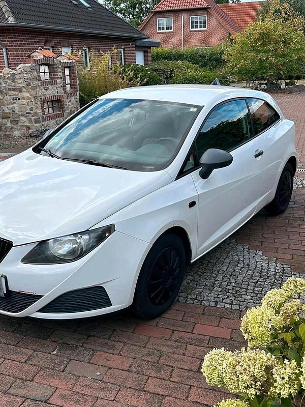 Weiß Gebraucht 2010 Seat Ibiza Kleinwagen | 2.050 € (Fairer Preis) - Bild 1/4