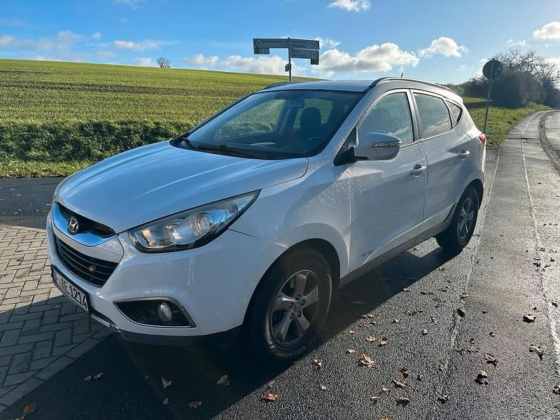 Weiß Gebraucht 2012 Hyundai ix35 SUV | 4.999 € - Bild 1/4