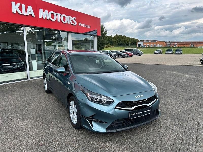 Grau Gebraucht 2024 Kia Ceed Sportswagon Comfort Kombi | 24.970 € (Guter Preis) - Bild 1/4