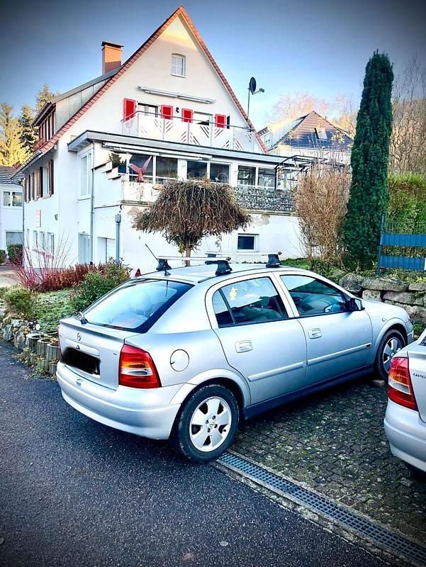 Grau Gebraucht 2003 Opel Astra Limousine | 2.699 € (Teuer) - Bild 1/4