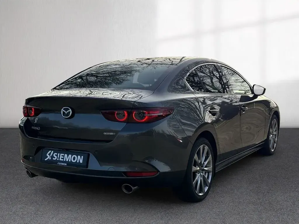 Używany Mazda 3 Go 186 KM (136 kW) 2021 Szary Sedan/Limuzyna