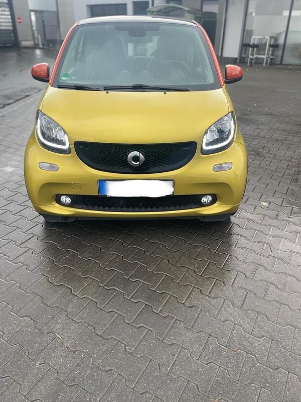 Gelb Gebraucht 2018 Smart ForTwo Coupé Coupé | 13.999 € (Guter Preis) - Bild 1/4
