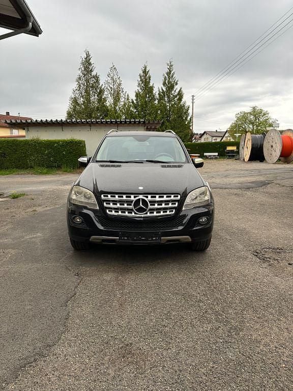 Schwarz Gebraucht 2008 Mercedes ML320 SUV | 9.500 € (Guter Preis) - Bild 1/4