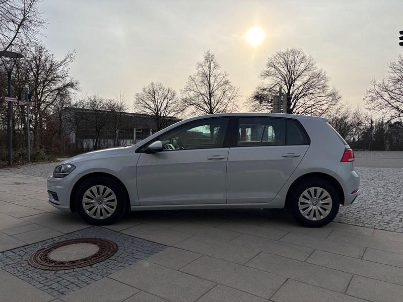 Gebraucht VW Golf VII Trendline 110 PS (80 kW) 2017 Weiß Limousine