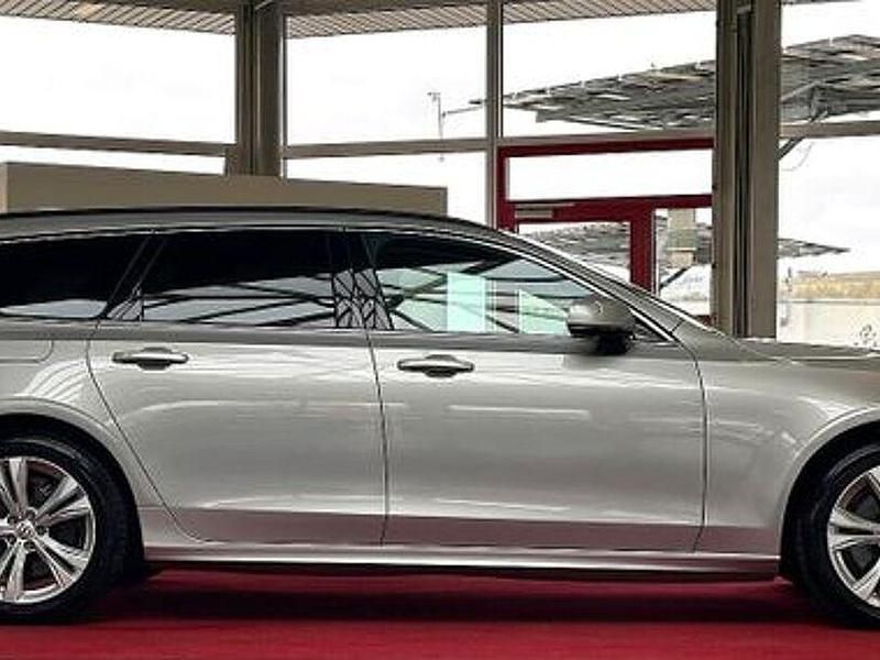 Gebraucht Volvo V90 Core 197 PS (144 kW) 2023 Silver dawn / metallic Kombi