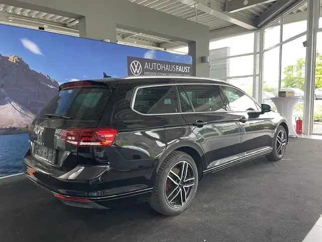 Gebraucht VW Passat Business 200 PS (147 kW) 2023 Schwarz perleffekt Kombi