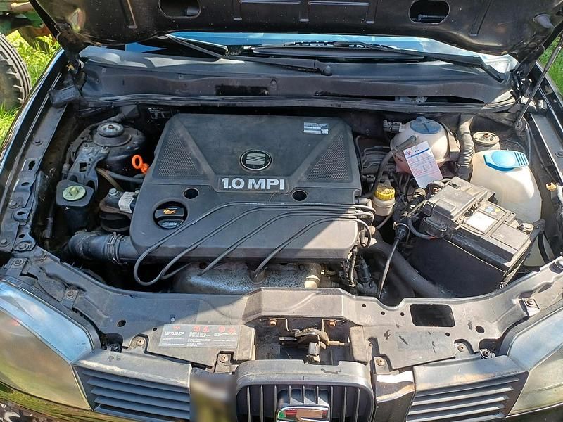 Używany Seat Arosa 60 KM (44 kW) 2004 Czarny Hatchback