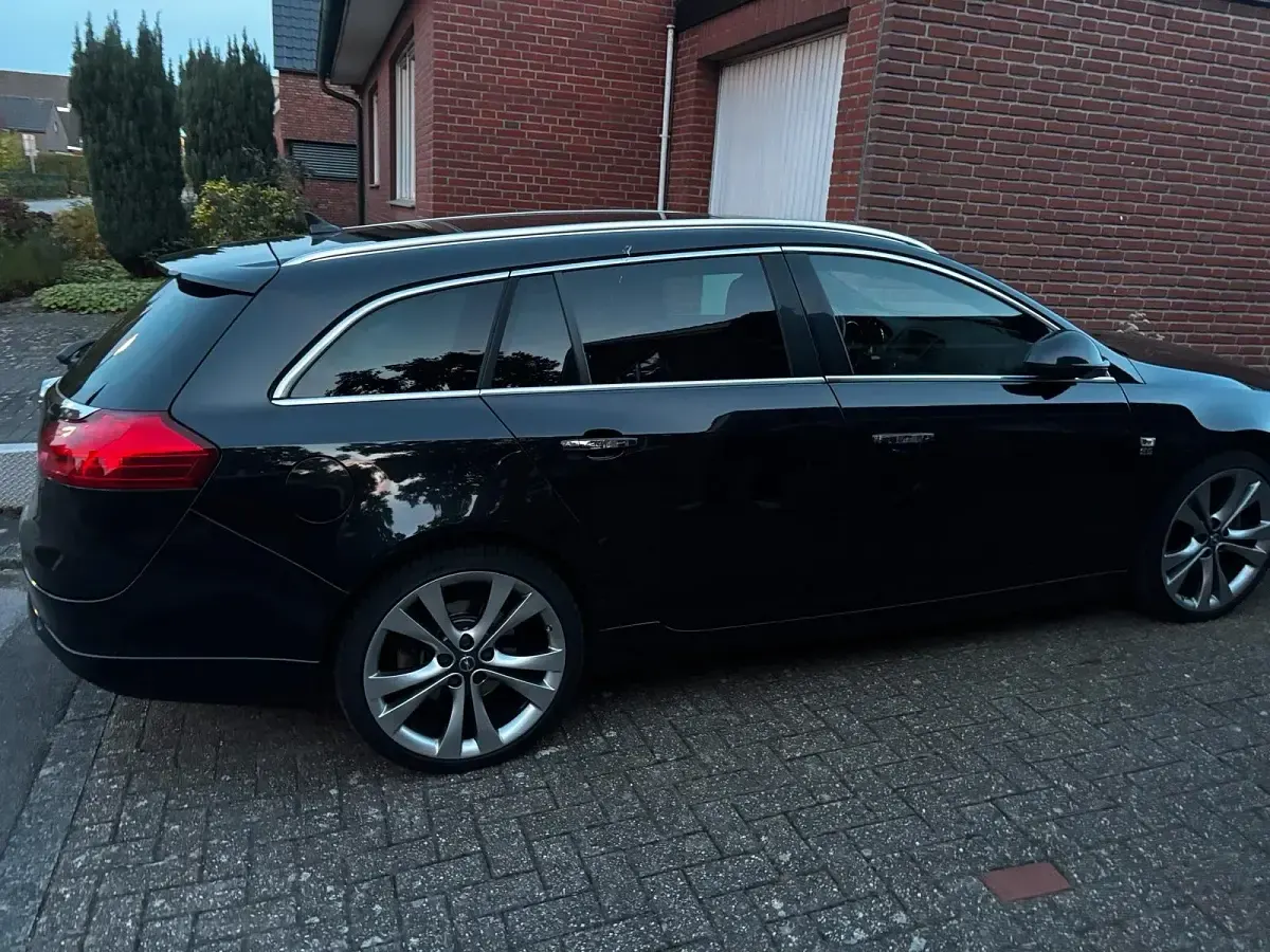 Gebraucht Opel Insignia 160 PS (117 kW) 2013 Schwarz Kombi