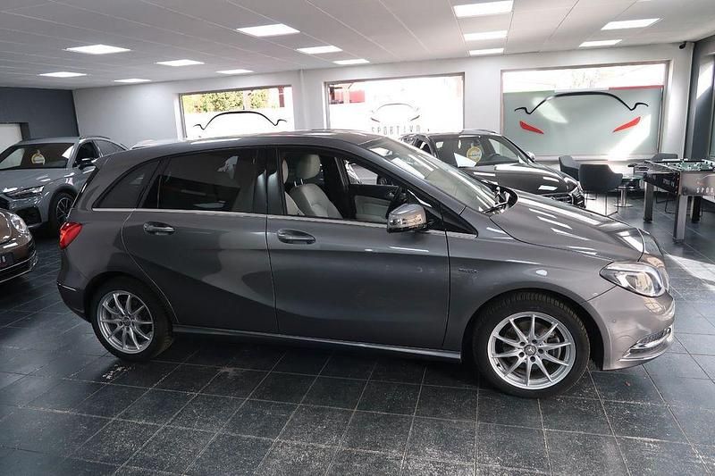 Gebraucht Mercedes B200 156 PS (114 kW) 2011 Mountaingrau Van / Kleinbus