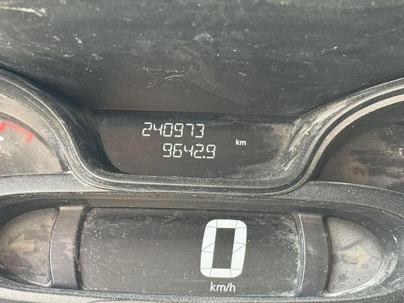 Używany Opel Vivaro 145 KM (106 kW) 2016 Biały Minivan