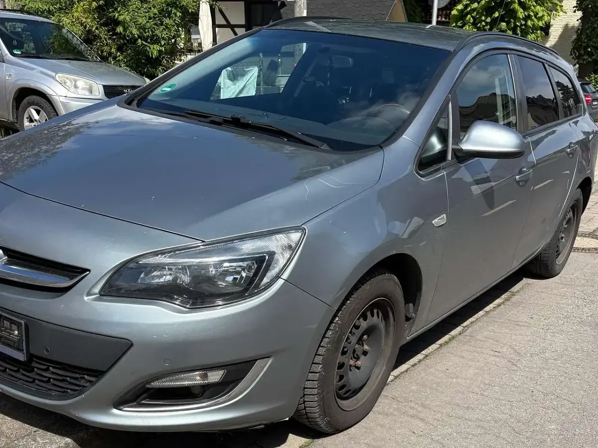 Gebraucht Opel Astra 110 PS (80 kW) 2013 Grün Kombi