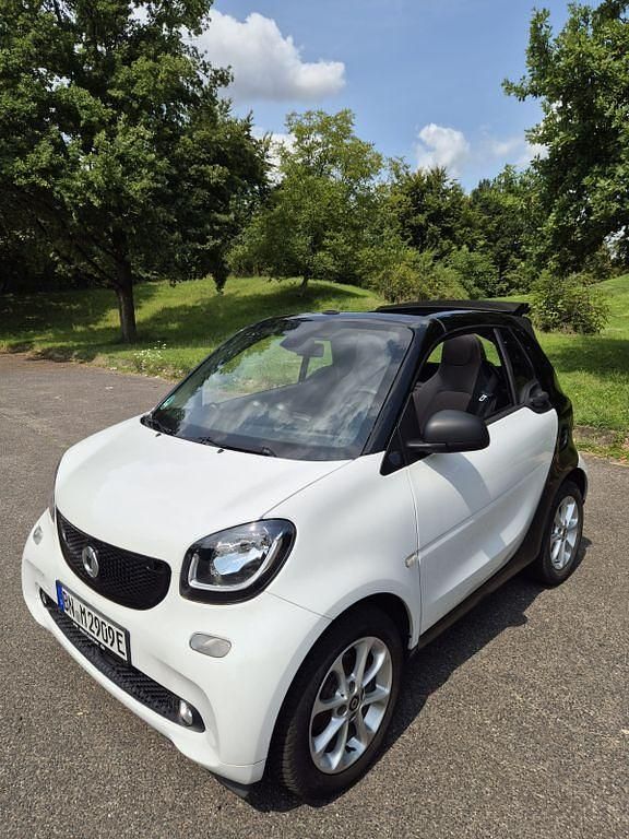 Weiß Gebraucht 2019 Smart ForTwo Electric Drive Passion Cabrio | 10.900 € (Guter Preis) - Bild 1/4