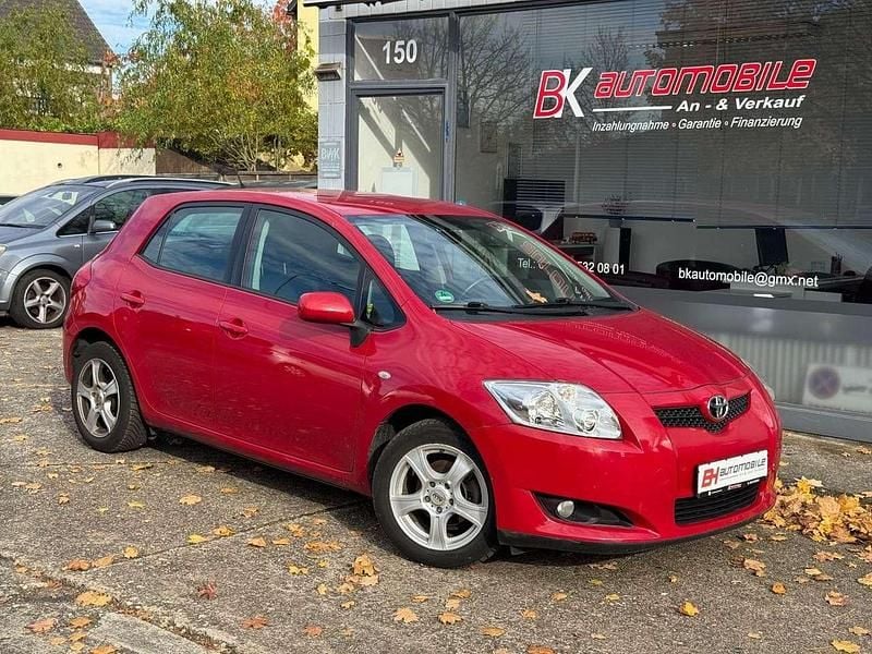 Rot Gebraucht 2009 Toyota Auris Life Kleinwagen | 5.890 € (Fairer Preis) - Bild 1/4