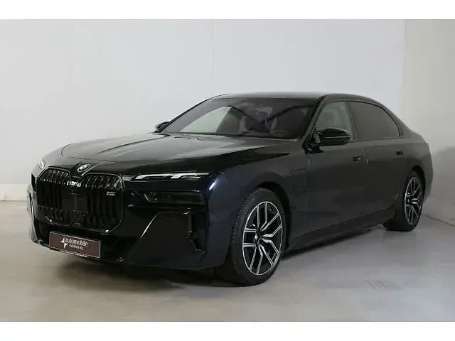 Gebraucht BMW M760e M Performance 571 PS (419 kW) 2025 Schwarz Limousine