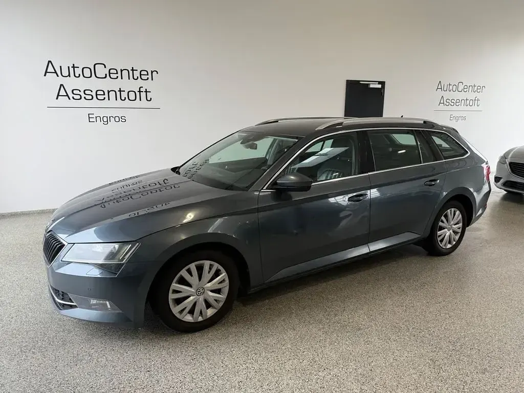 Gebraucht Skoda Superb Style 150 PS (110 kW) 2017 Grau Kombi