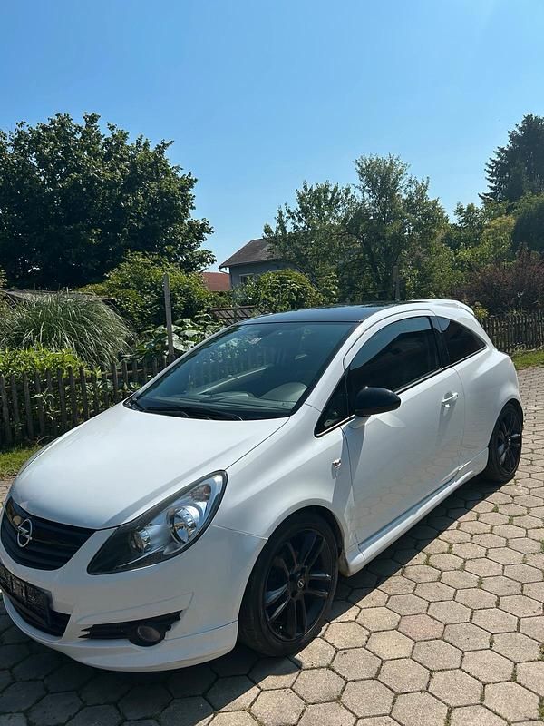 Weiß Gebraucht 2009 Opel Corsa S Kleinwagen | 2.600 € (Fairer Preis) - Bild 1/4