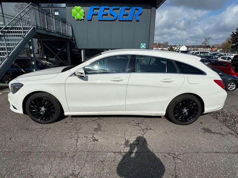 Gebraucht Mercedes CLA180 122 PS (89 kW) 2016 Calcitweiss Limousine