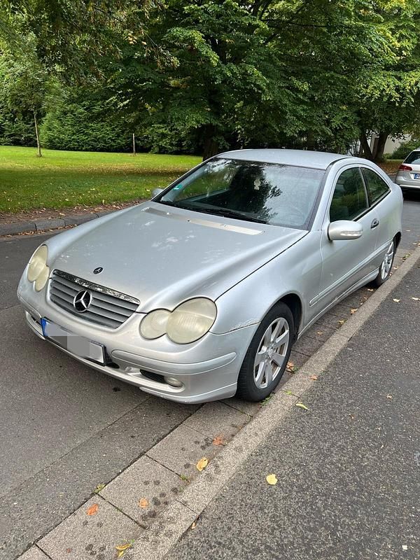 Silber Gebraucht 2002 Mercedes C180 Coupé | 1.750 € (Fairer Preis) - Bild 1/4
