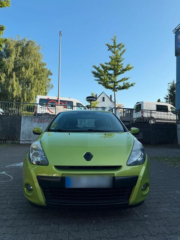 Grün Gebraucht 2009 Renault Clio III Kleinwagen | 3.200 € - Bild 1/4