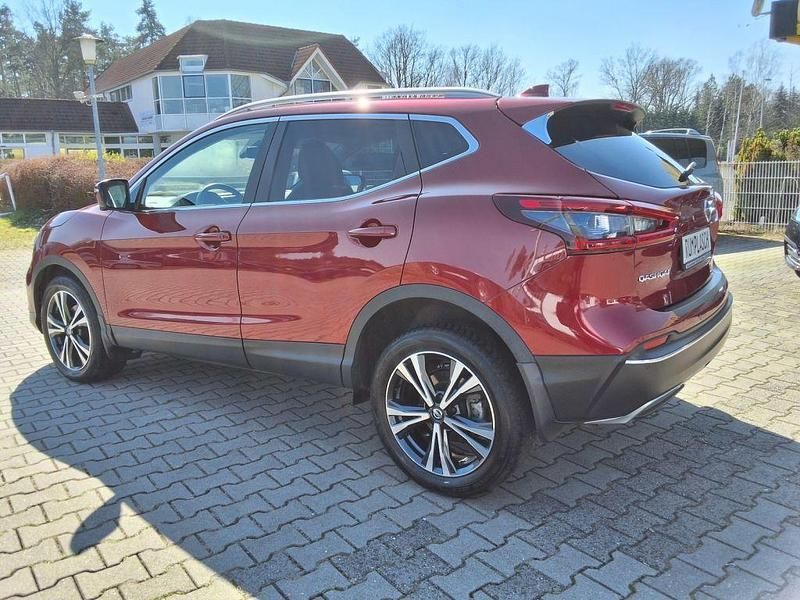 Gebraucht Nissan Qashqai N-Connecta 159 PS (116 kW) 2019 Magnetic red SUV