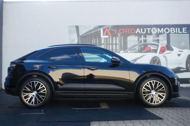 Schwarz Gebraucht 2025 Porsche Macan 4 Electric SUV | 79.790 € (Guter Preis) - Bild 1/4
