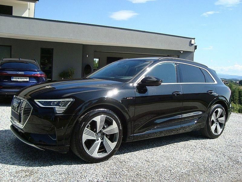Schwarz Gebraucht 2019 Audi e-tron Advanced SUV | 33.950 € (Fairer Preis) - Bild 1/4