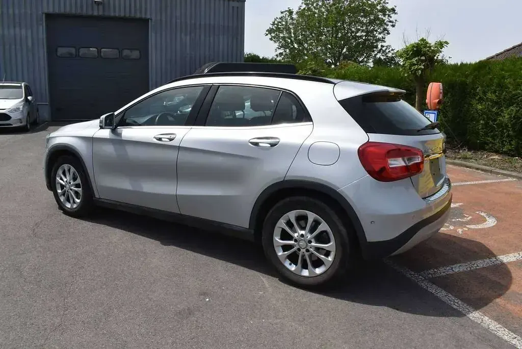 Gebraucht Mercedes GLA180 109 PS (80 kW) 2016 Silber SUV