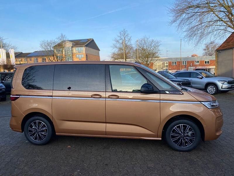 Gebraucht VW Multivan Style 150 PS (110 kW) 2026 Copper bronze metallic Van