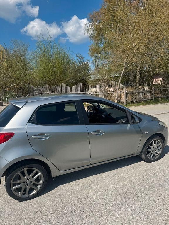 Gebraucht Mazda 2 84 PS (61 kW) 2012 Grau Kleinwagen
