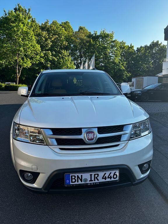 Weiß Gebraucht 2015 Fiat Freemont My Freemont SUV | 10.500 € (Fairer Preis) - Bild 1/4
