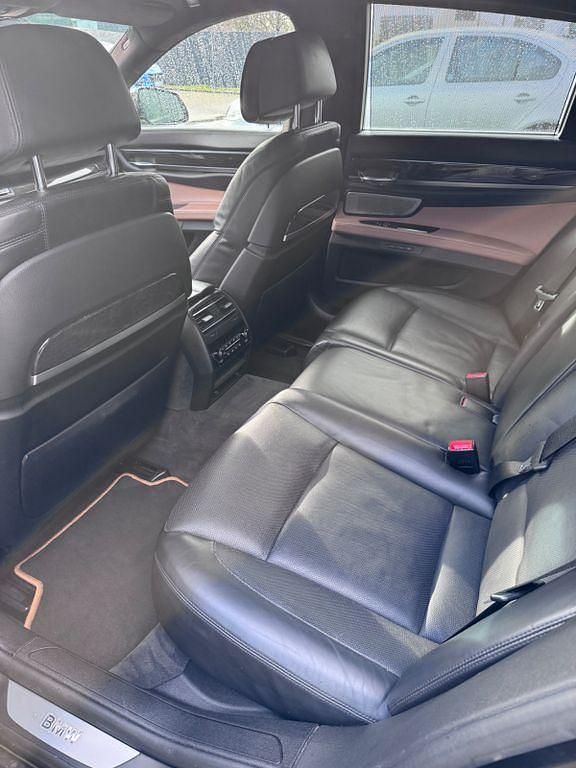 Gebraucht BMW 750 381 PS (280 kW) 2015 Schwarz Limousine