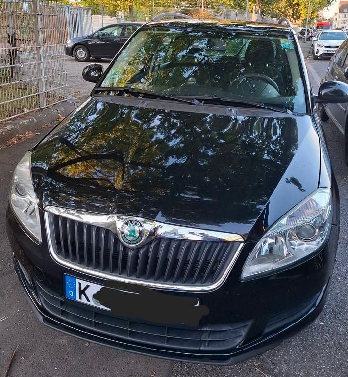 Schwarz Gebraucht 2011 Skoda Fabia Family Kombi | 2.490 € (Superpreis) - Bild 1/4