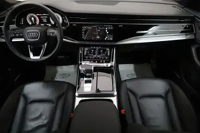 Używany Audi Q8 Ambiente 340 KM (250 kW) 2021 Czarny SUV